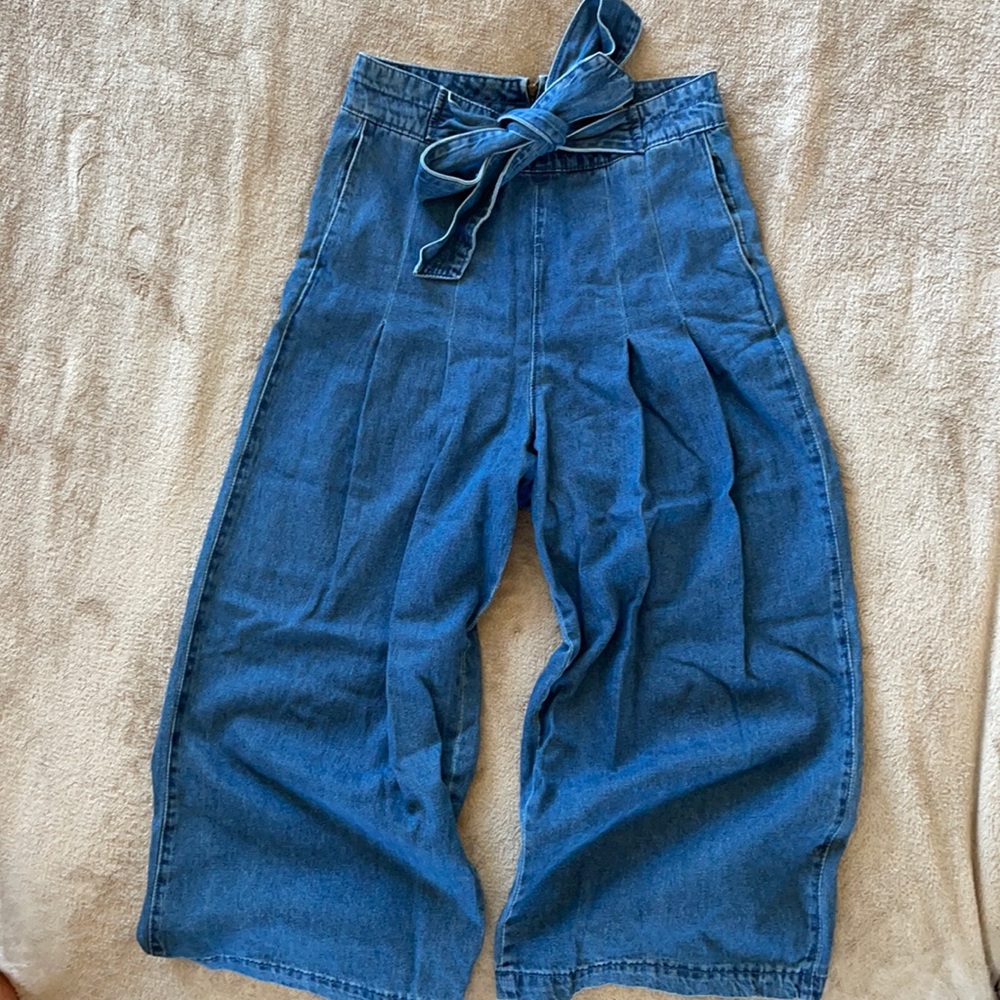 High-wasted Pleated Cut-offs